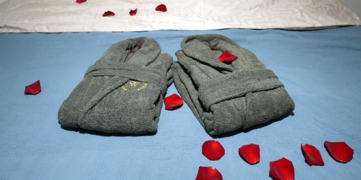 Romantikapakett Künka kodu külaliskorteris KAHELE 185€ - Emoti.ee Romantikapakett Künka kodu külaliskorteris KAHELE 185€ - Emoti.ee